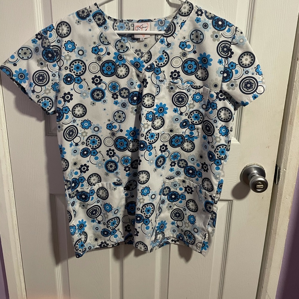 Small luv scrubs holiday scrub top